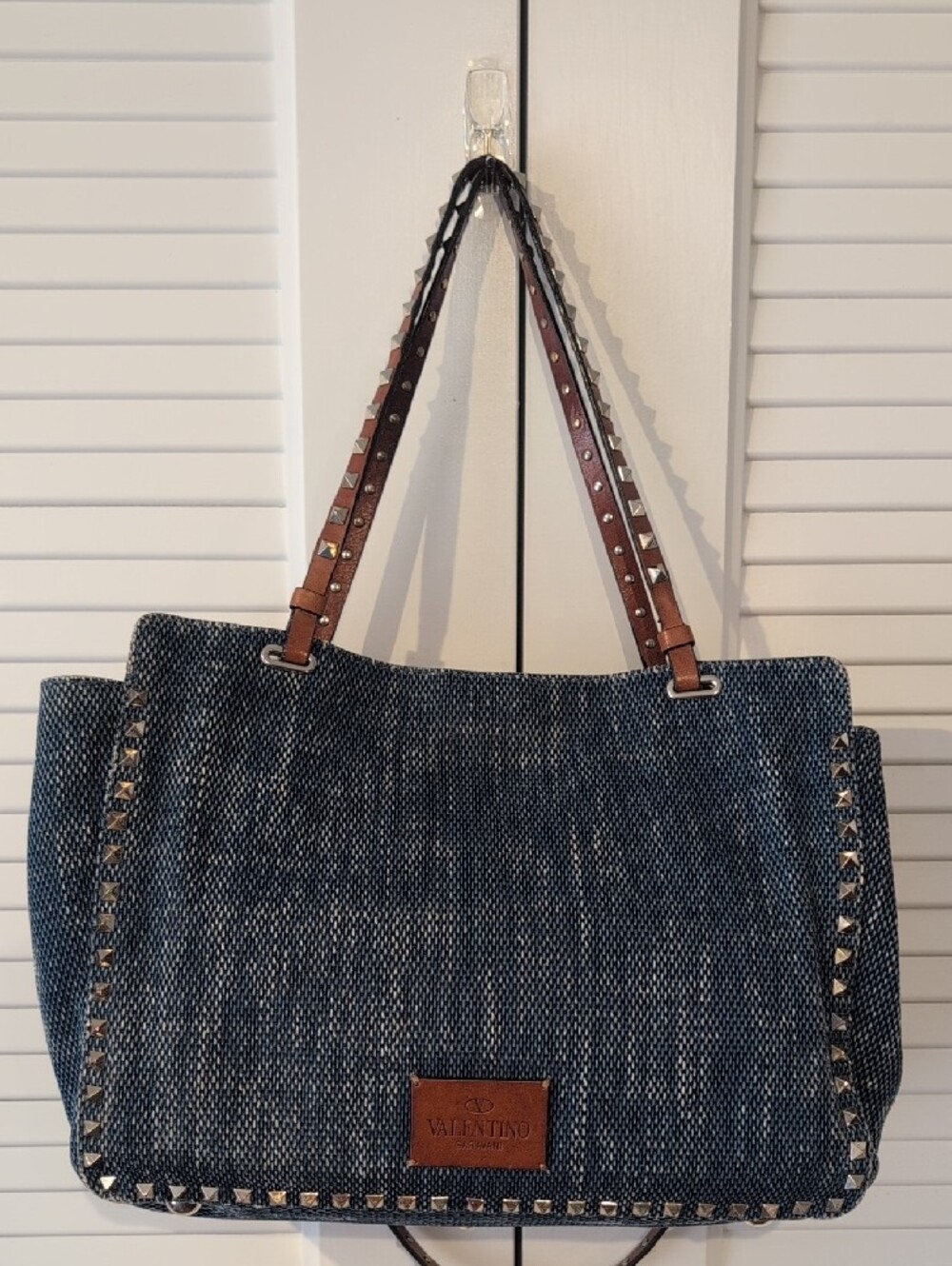 Valentino Garavani Denim Rockstud Tote Bag - Picture 3 of 16